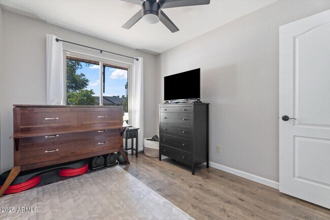 Building Photo - 2116 W Garden Dr
