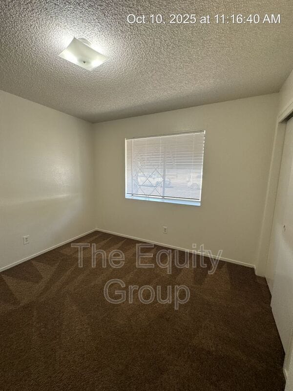 Building Photo - 2837 W Walnut Ave