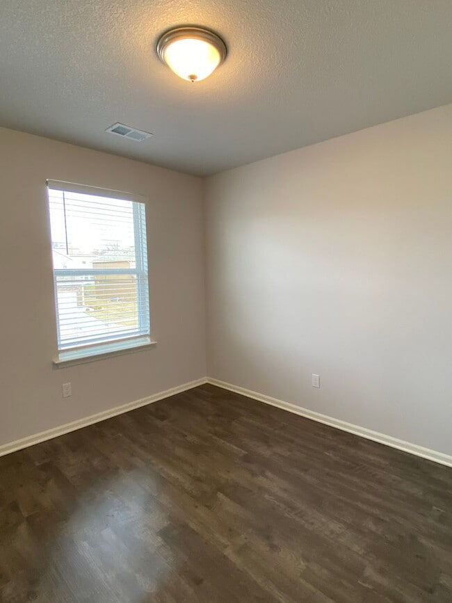 Building Photo - PRELEASEING NOW! NO HIDDEN FEES!! Three Bedroom | Two and a Half Bath Home in Spring Hill