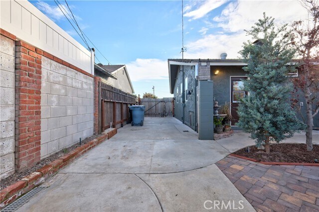 Building Photo - 247 E Hurst St