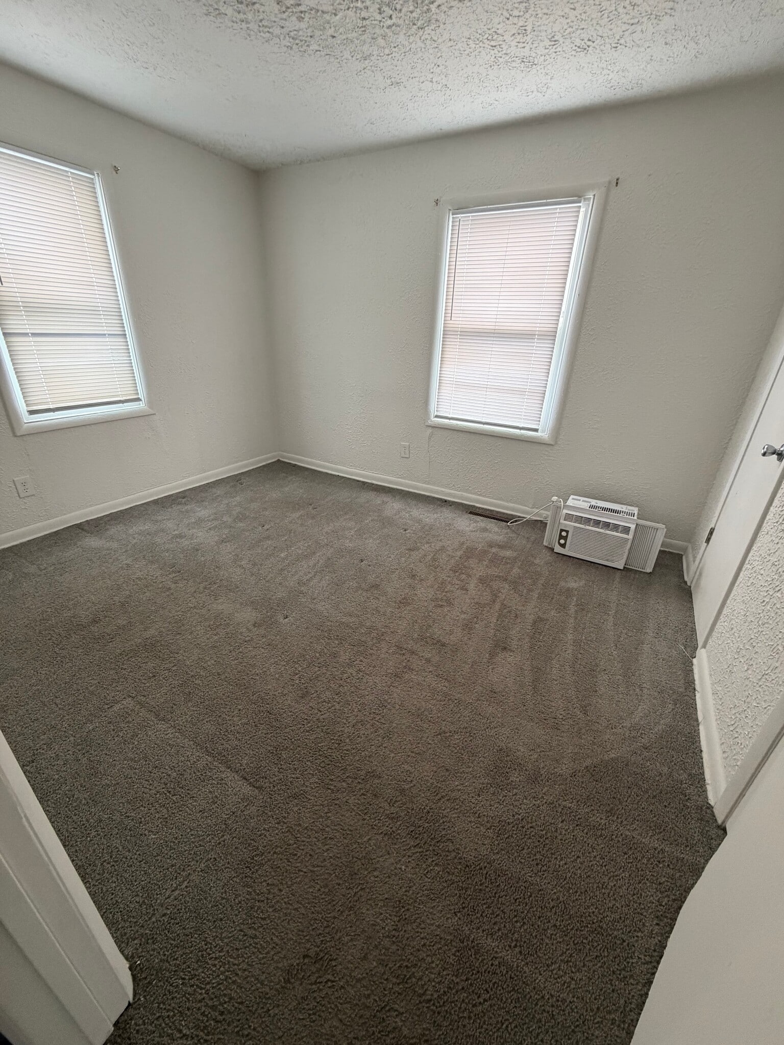 Building Photo - 1048 N Jefferson St