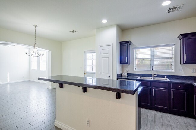 Building Photo - A MUST SEE 3BD/2.5BA SINGLE FAMILY HOME!