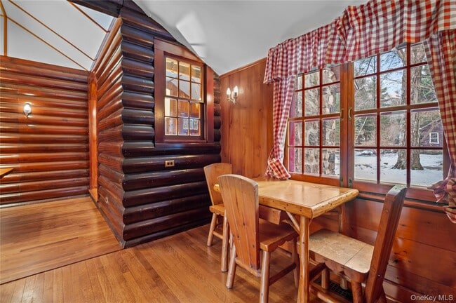 Building Photo - 6 Alpine Rd