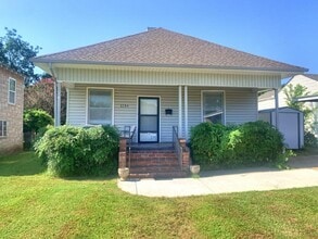 Building Photo - 2204 NW 32nd St