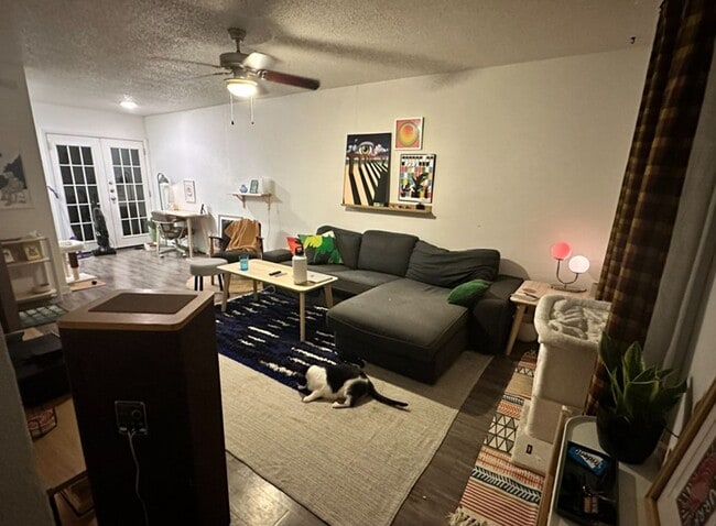 Building Photo - 2bd/1ba Townhome - South Lamar - Close to Downtown - Fenced Patio - $1450