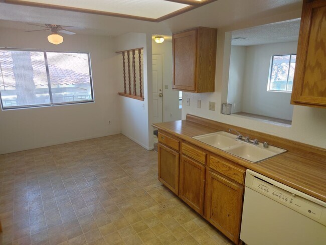 Building Photo - 3 Bedroom Condo