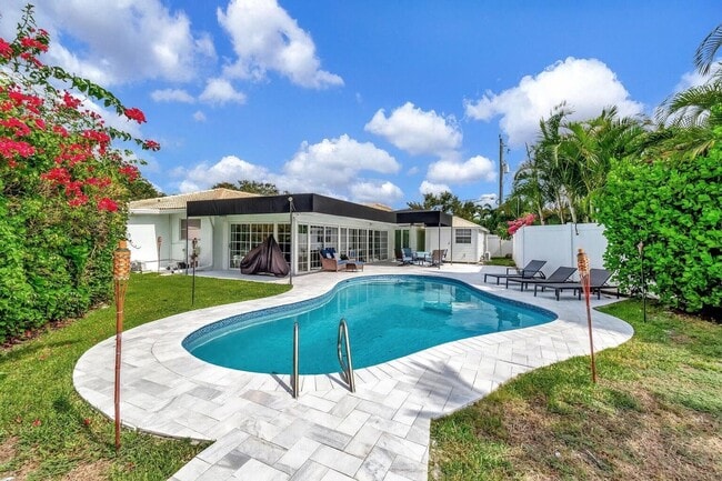 Building Photo - 4450 NE 23rd Ave