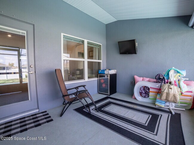 Building Photo - 814 Moment St