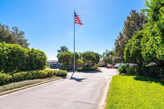 Building Photo - 3827 Parkridge Cir