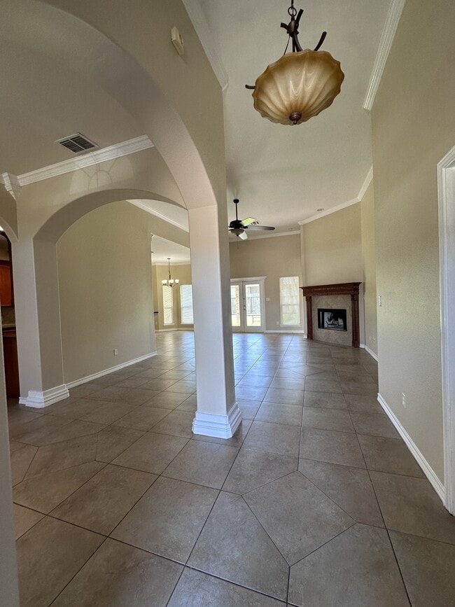 Building Photo - 5813 Aava Dr