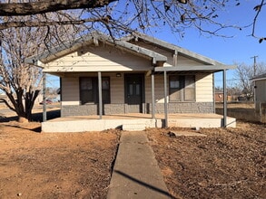 Building Photo - "Charming 2-Bedroom Retreat with Spacious 1411 sq. ft. Layout on Baylor Street, Lubbock!"