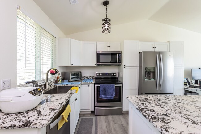 Building Photo - Coming soon 3 Bedroom/2 Bathroom Taylorsvi...