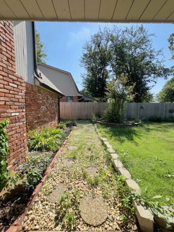 Building Photo - 6310 S 72nd E Pl