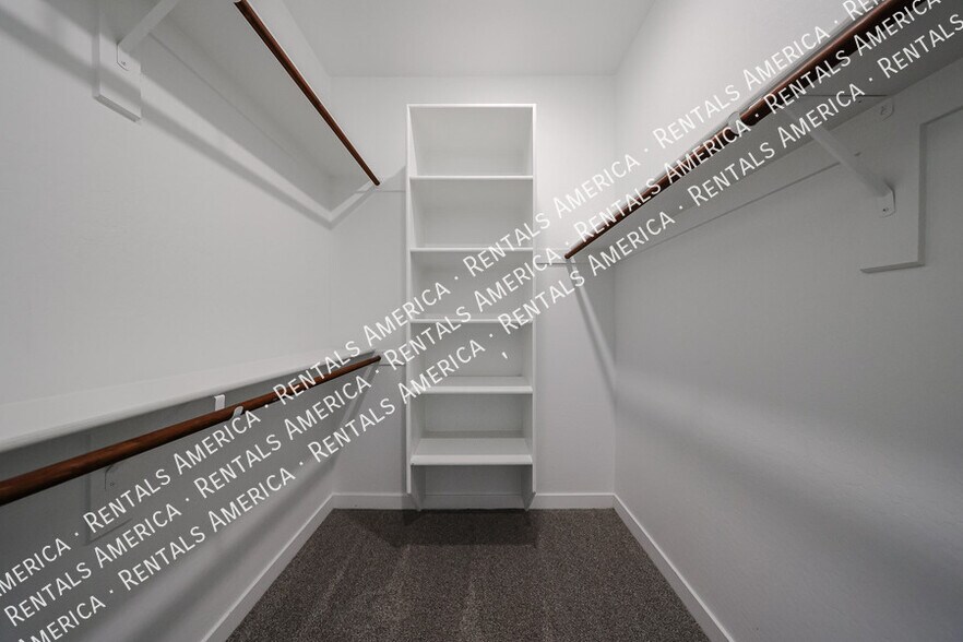 Building Photo - 2256 E Ridgewood Ln