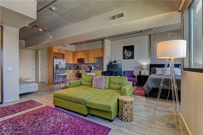 Building Photo - 353 E Bonneville Ave