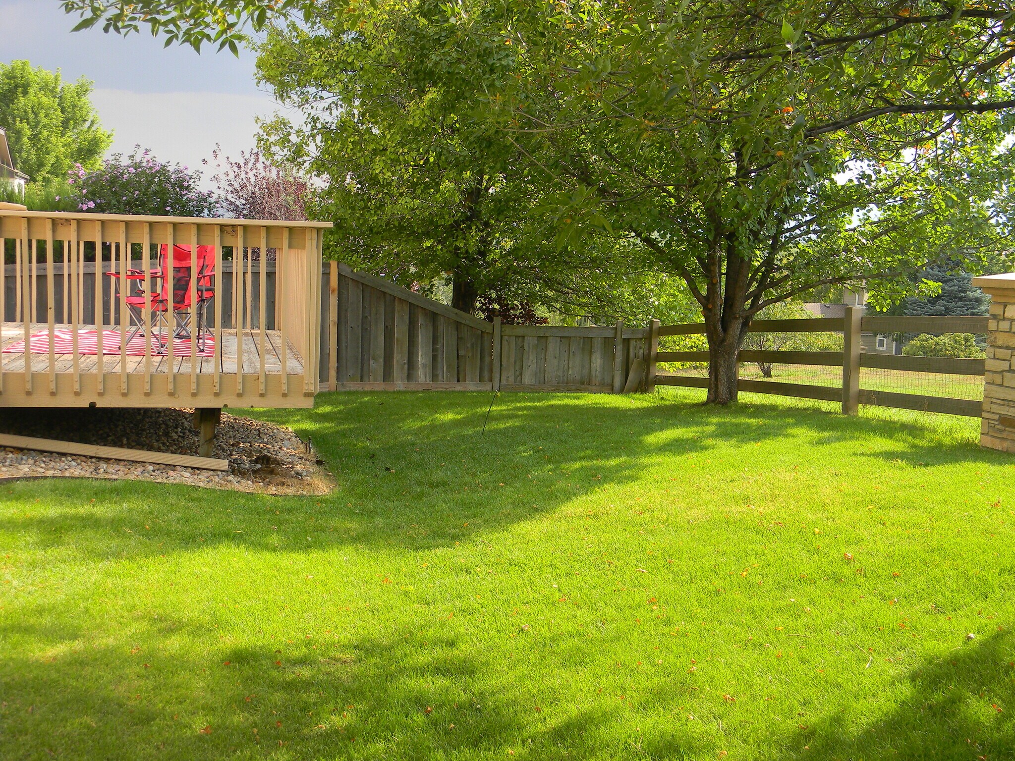 Small yard backing to greenbelt - 5835 S Harlan St