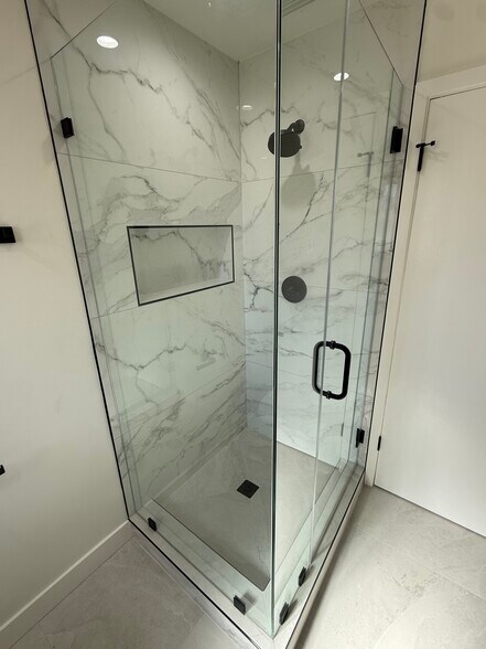 Building Photo - 6650 Sale Ave