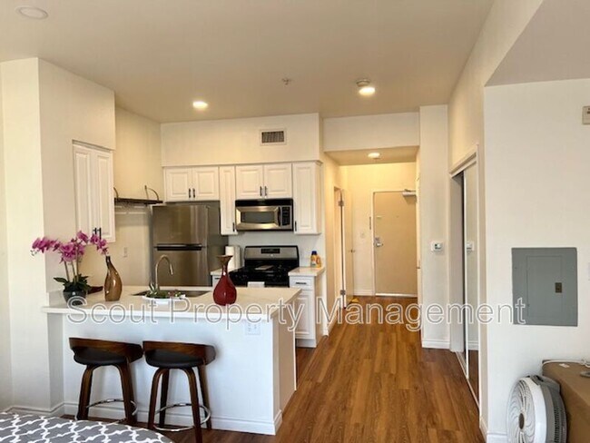 Building Photo - 445 Island Ave