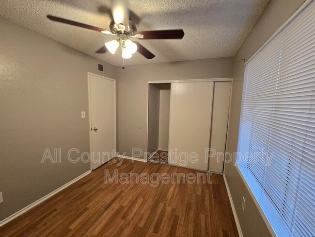 Building Photo - 2434 E Waltann Ln