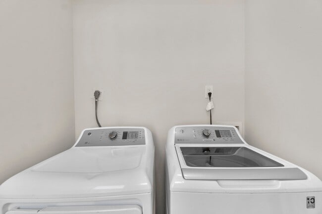 Building Photo - 2027 E Baltimore St