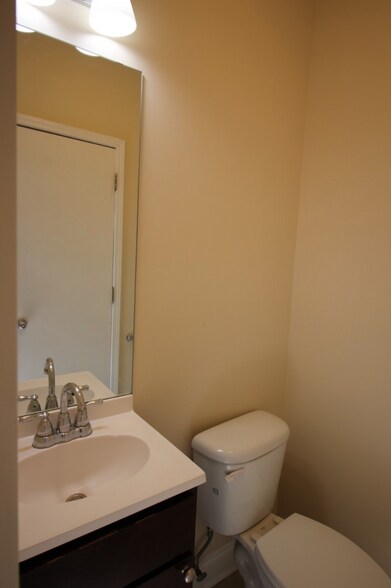 Building Photo - 1303 W Columbia Ave