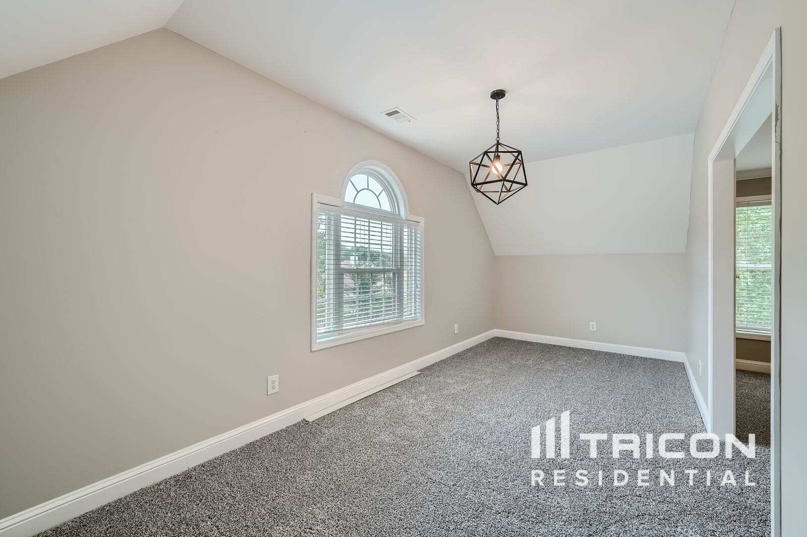 Building Photo - 6315 Tamarack Tr