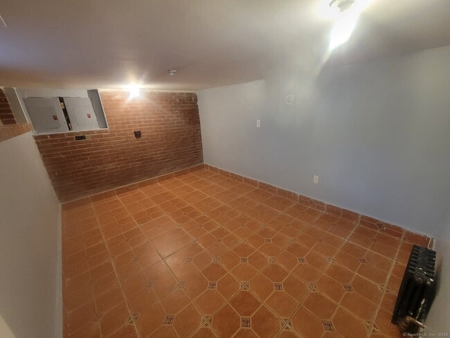 Building Photo - 129 Wall St