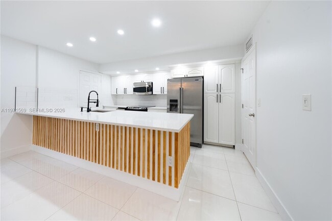 Building Photo - 3736 NE 166th St