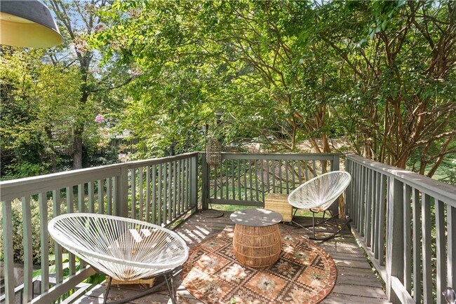 Building Photo - 1031 Austin Ave NE