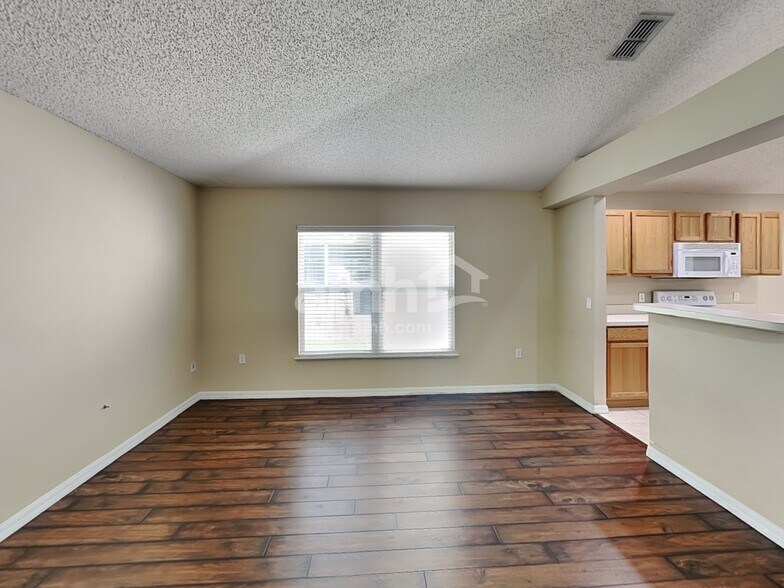 Building Photo - 1683 Sorento Cir