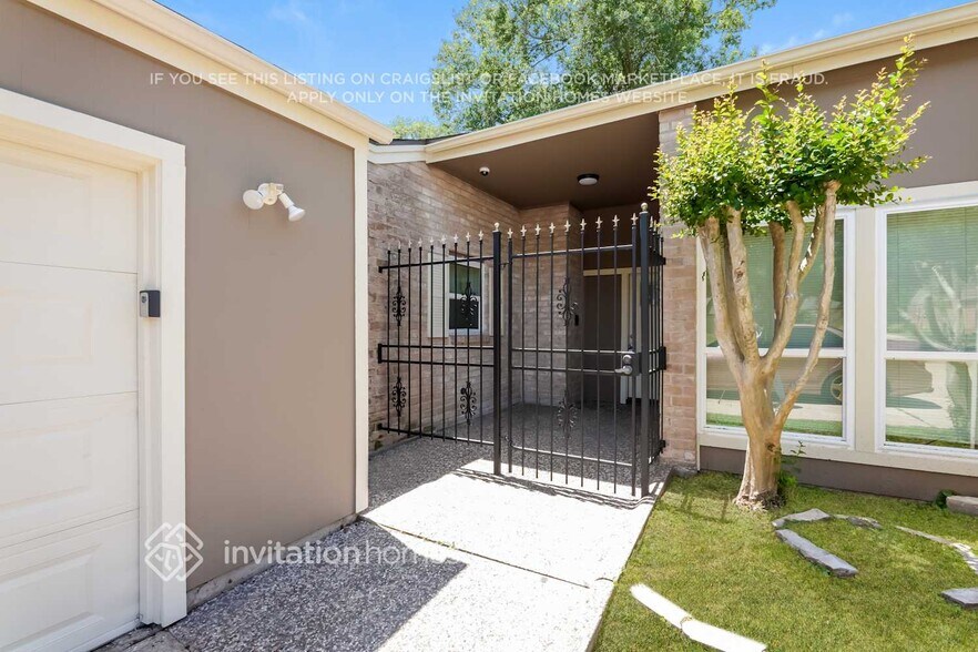 Building Photo - 4515 Hidden Springs Dr