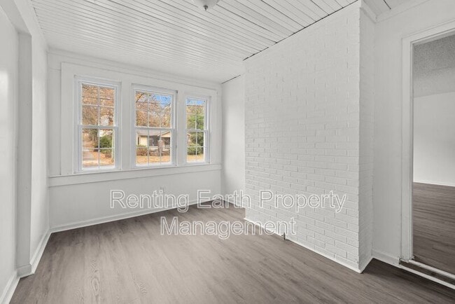 Building Photo - 741 9th Ave W