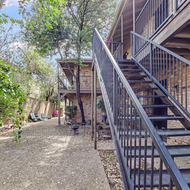 Building Photo - 3903 Hawthorne Ave