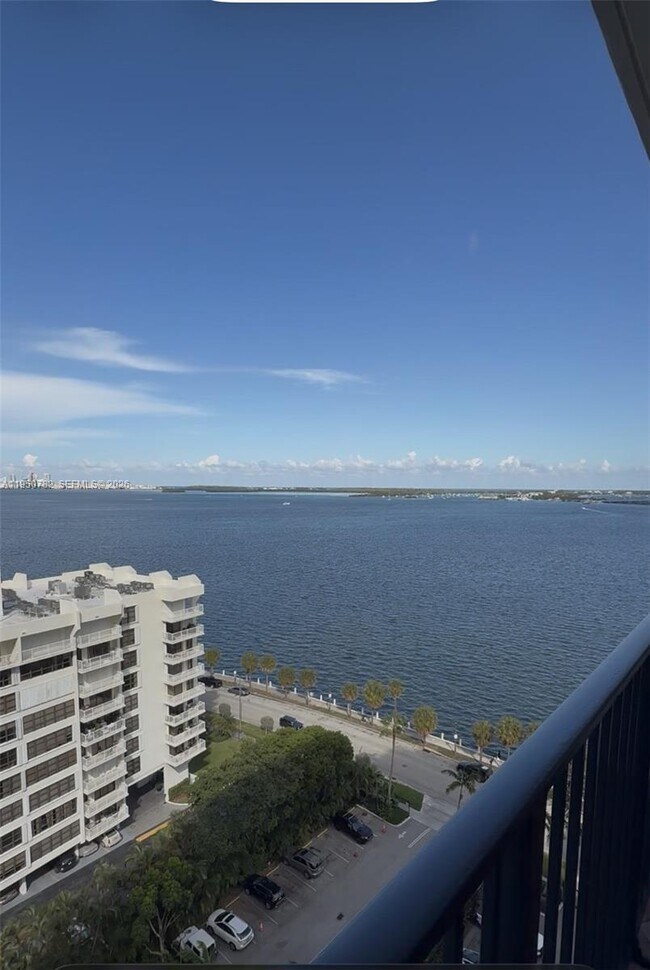 Building Photo - 1450 Brickell Bay Dr