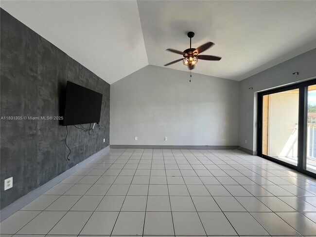 Building Photo - 450 NW 214th St