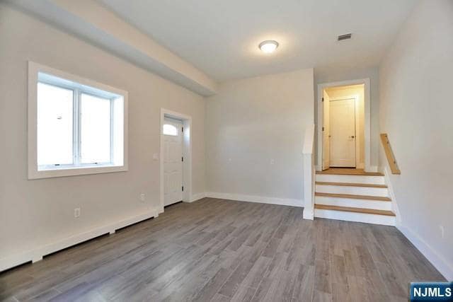 Building Photo - 463 Roff Ave