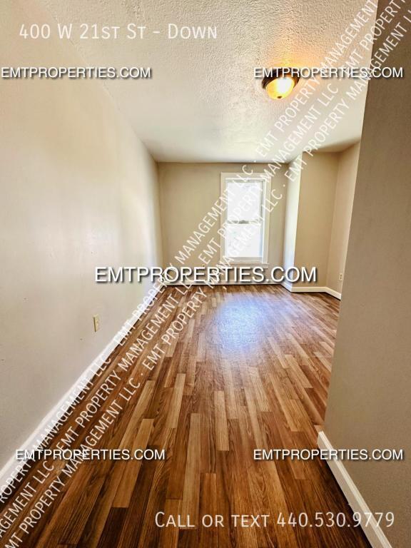 Building Photo - 400 W 21st St