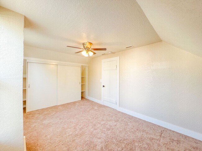 Building Photo - Los Alamitos 4 Bed 2 Bath House - 2 Car Gar - Wood Flooring - Huge Yard - Cute!!!