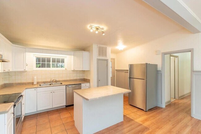 Building Photo - 203 Hathaway Dr