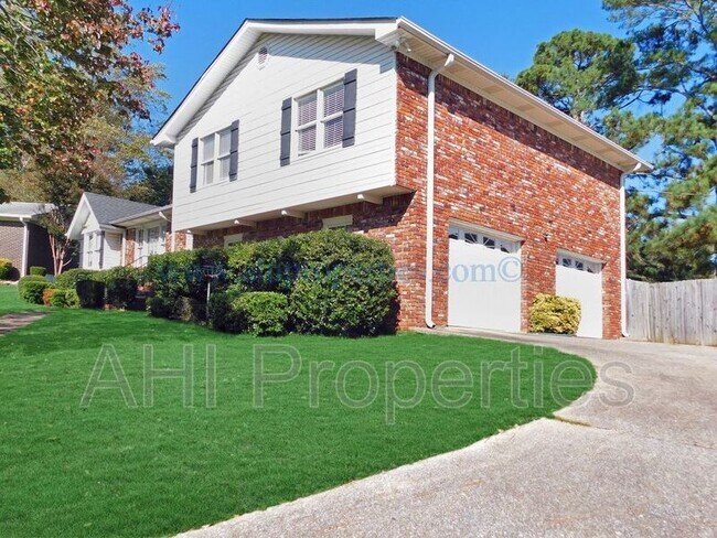 Building Photo - 2247 Sherrlyn Dr N