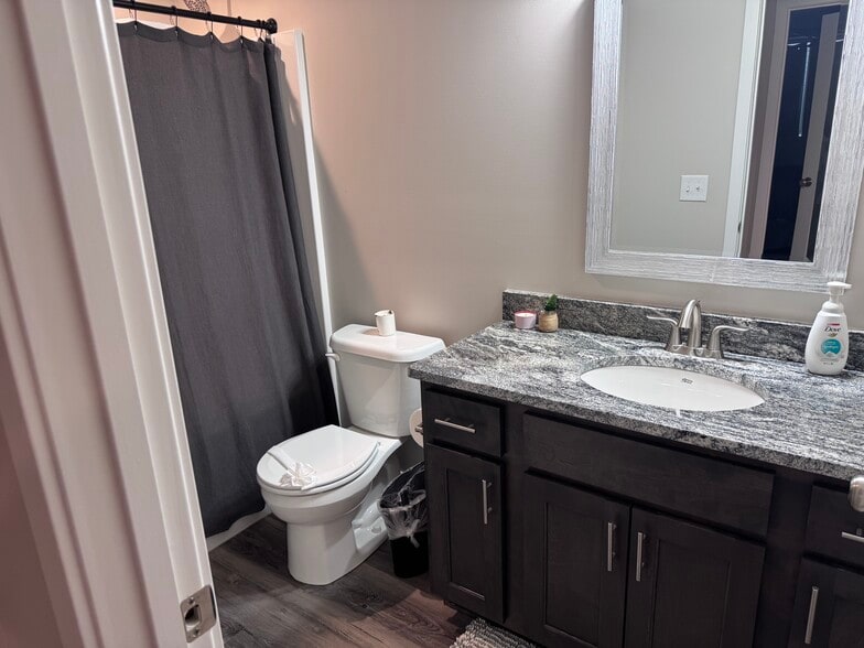 Building Photo - 245 Half Moon Dr