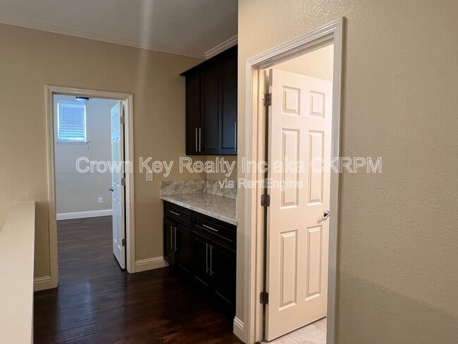 Building Photo - 4243 Lindsey Ln
