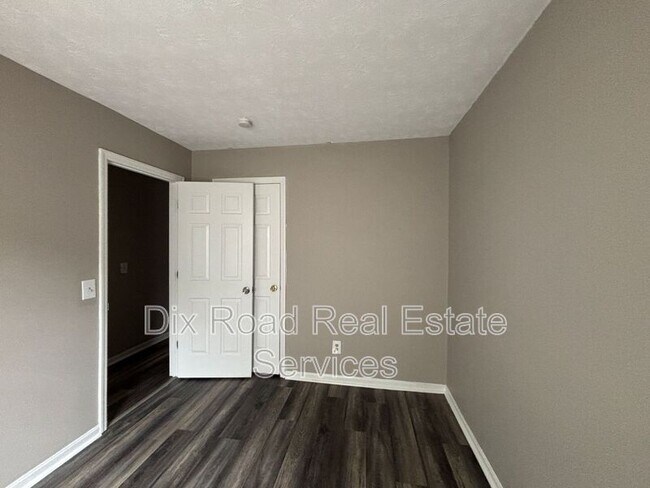 Building Photo - 490 Peyton Dr