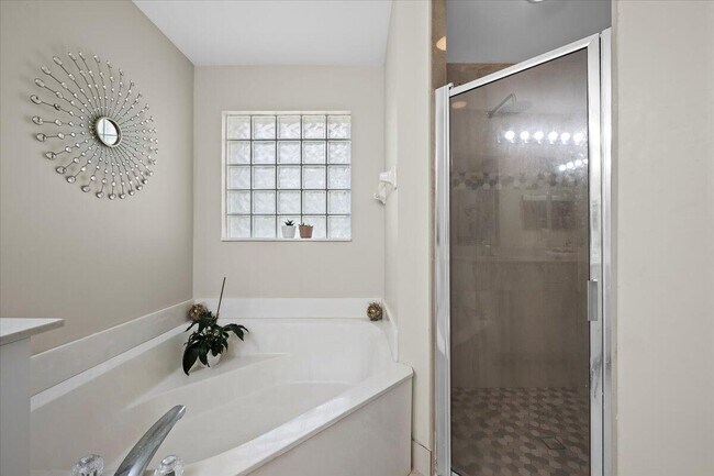 Building Photo - 12127 Sunset Point Dr