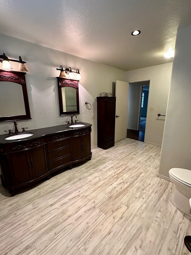 Building Photo - Beautiful Country Home! With Bonus Office/Den Room