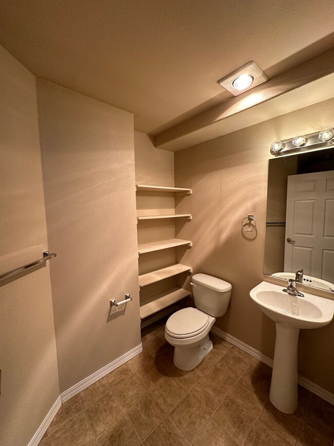 Building Photo - PROMENADE LOOP CONDO (RPM#154)
