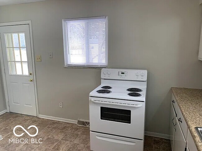 Building Photo - 1272 N Ridgeview Dr