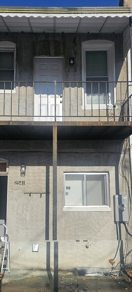 Building Photo - 2541 W Fayette St