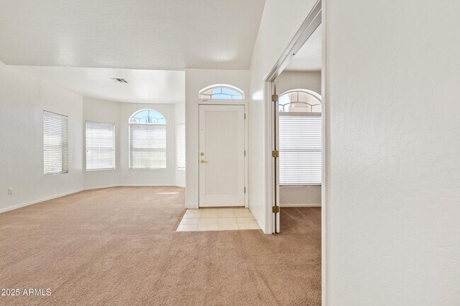 Building Photo - 1684 W Merrill Ln