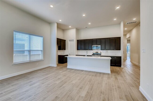 Building Photo - 601 C-Bar Ranch Trl